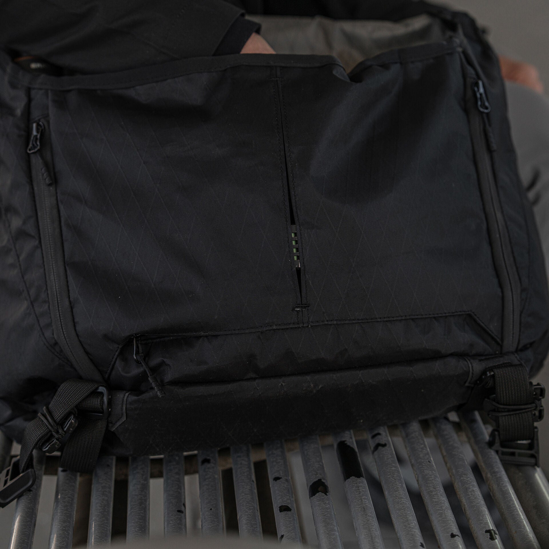 Parallax Messenger Bag 15L