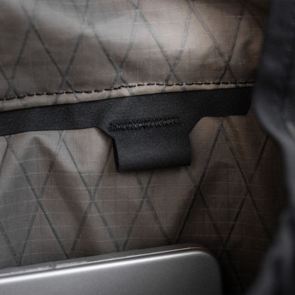 Parallax Messenger Bag 15L X50