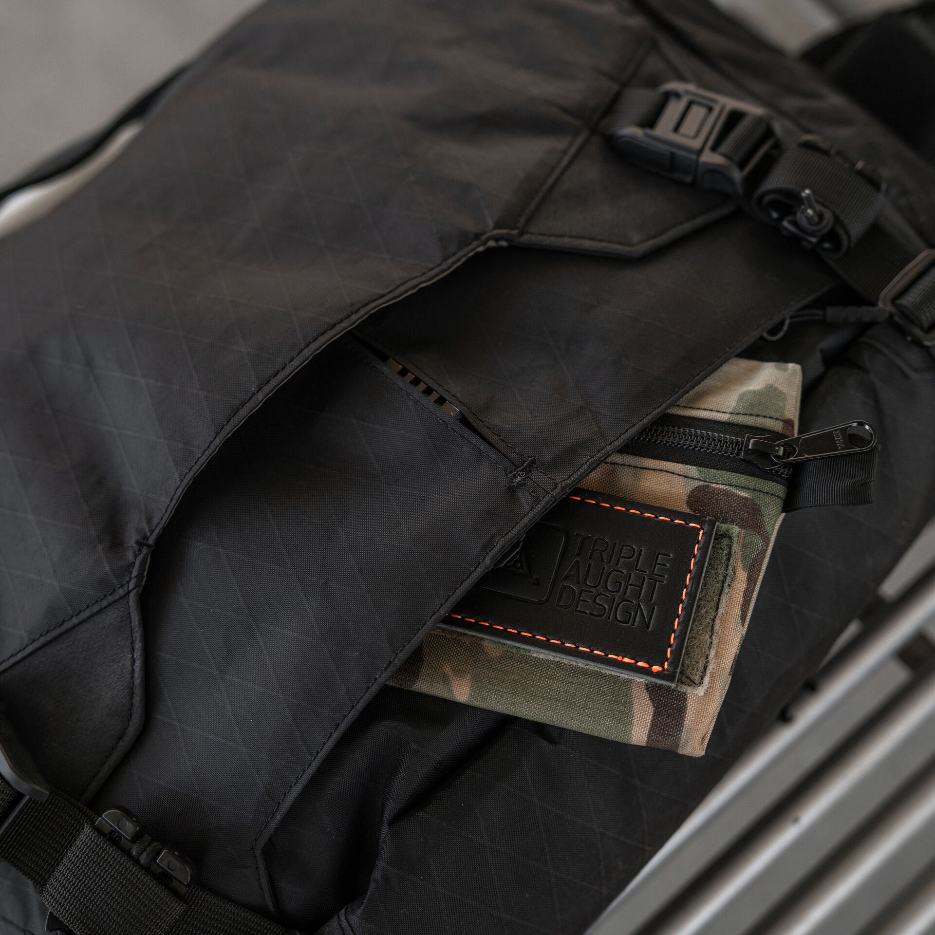 Parallax Messenger Bag 15L