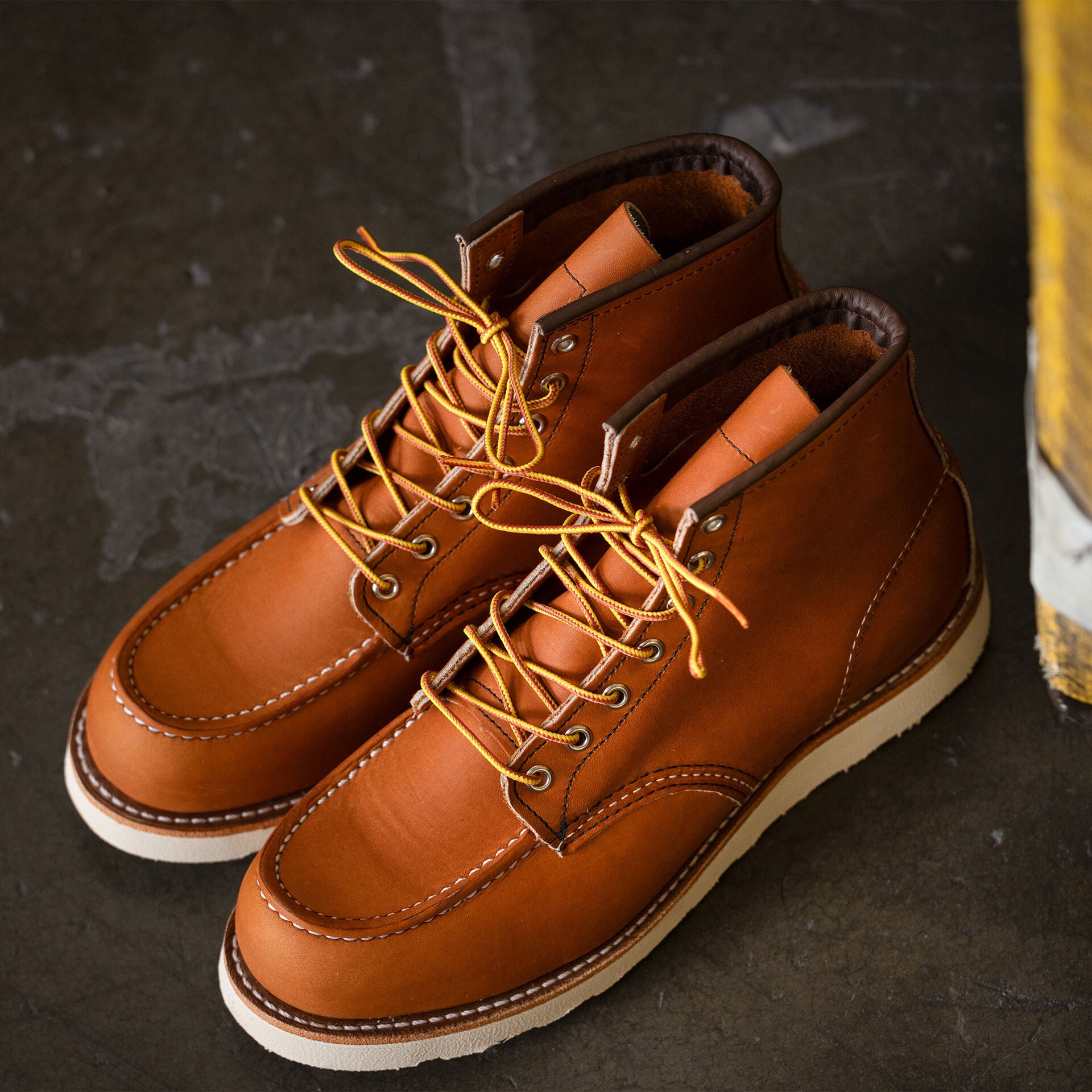 Red Wing Classic Moc Boot 875 Oro Legacy / 8 US
