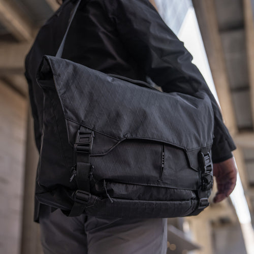 Parallax Messenger Bag 15L