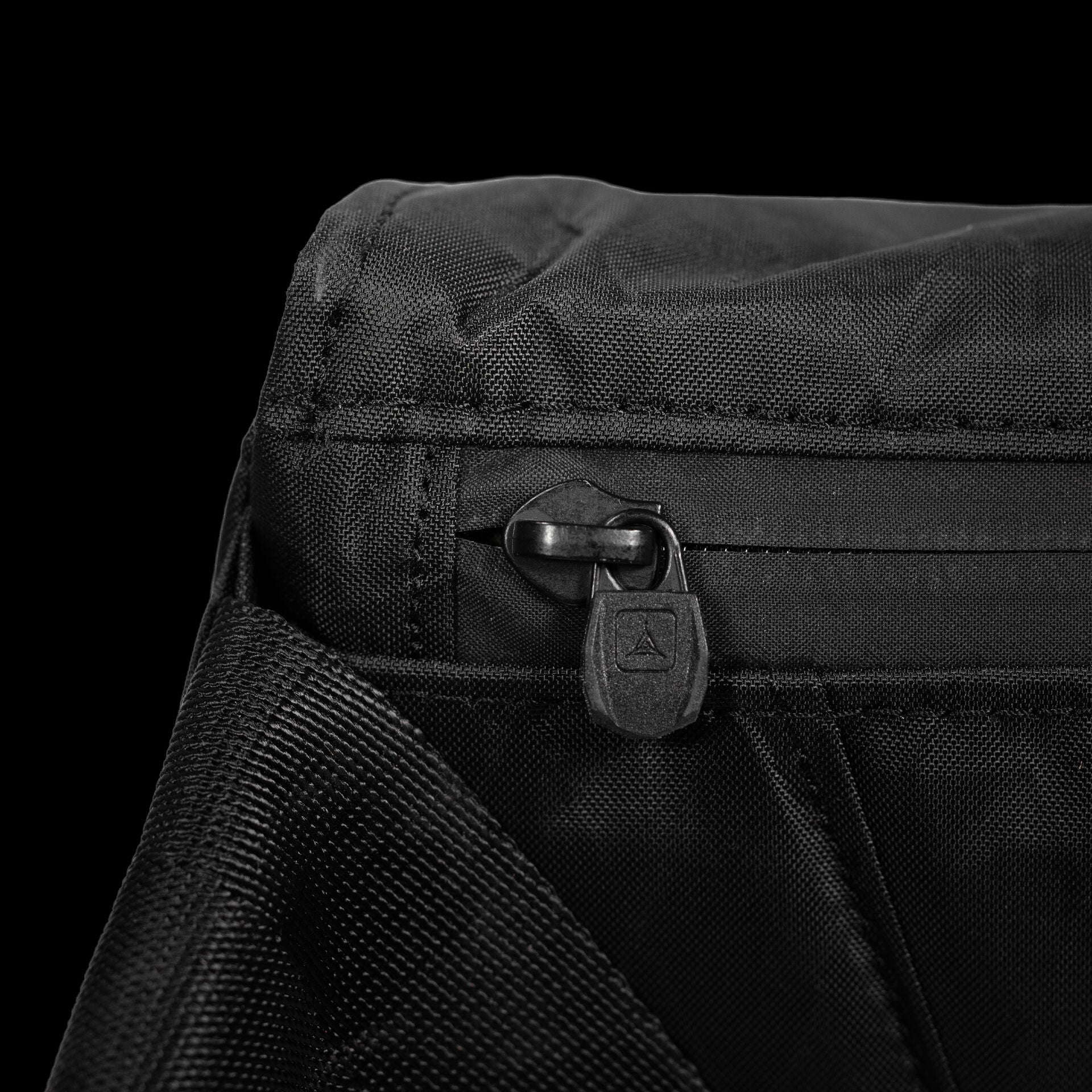 Parallax Messenger Bag 15L