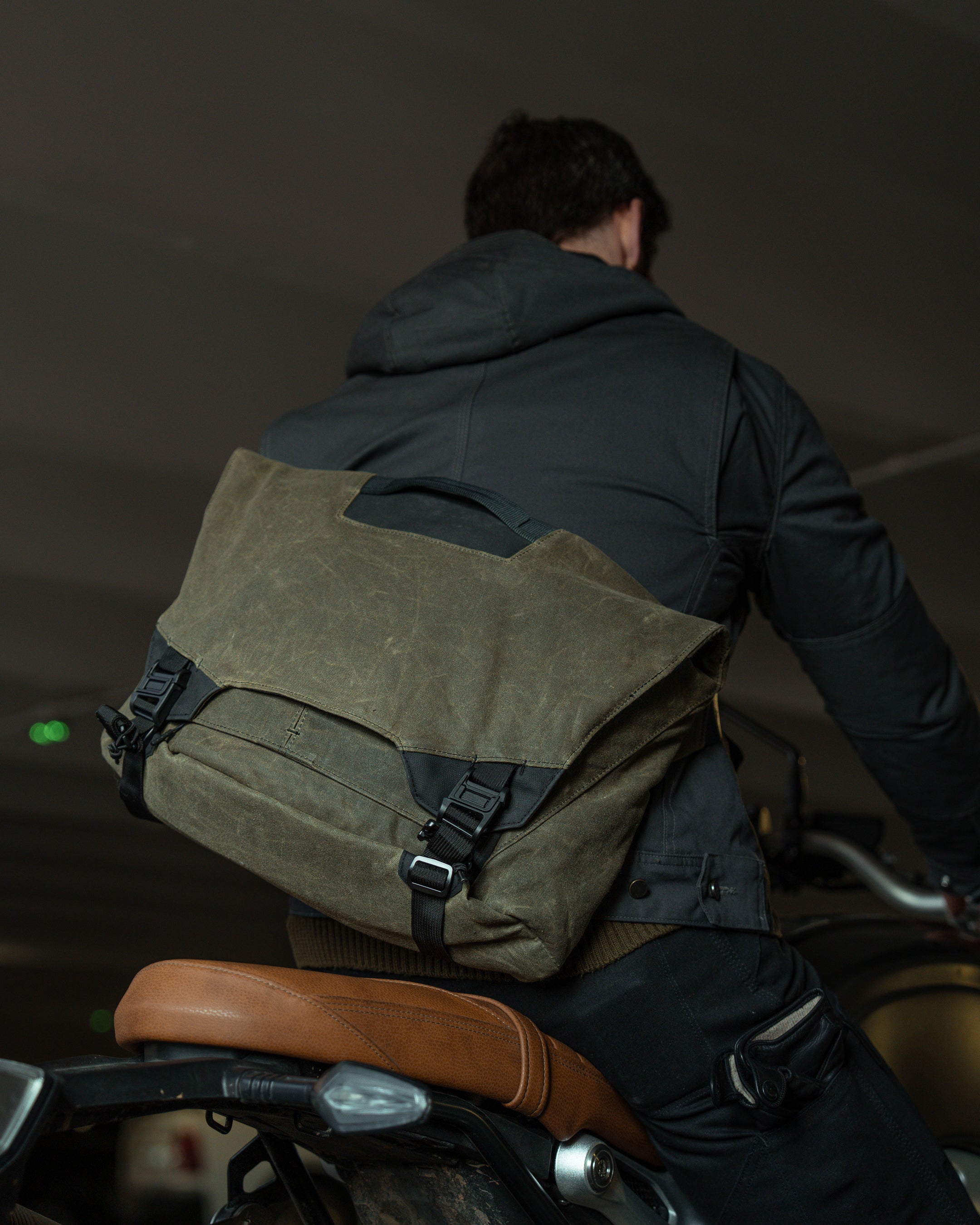 Parallax Messenger Bag 15L WX | Triple Aught Design