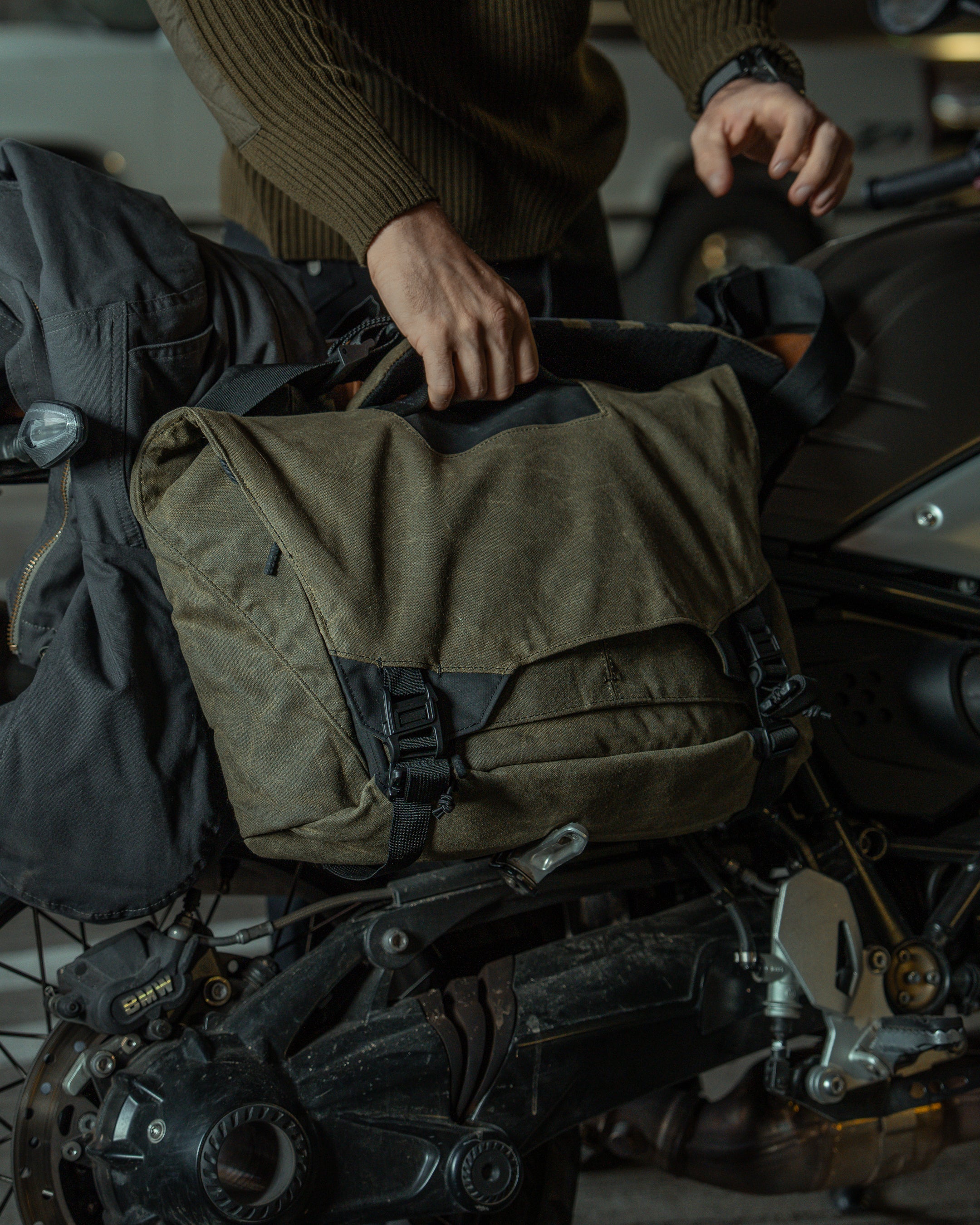 Parallax Messenger Bag 15L WX | Triple Aught Design